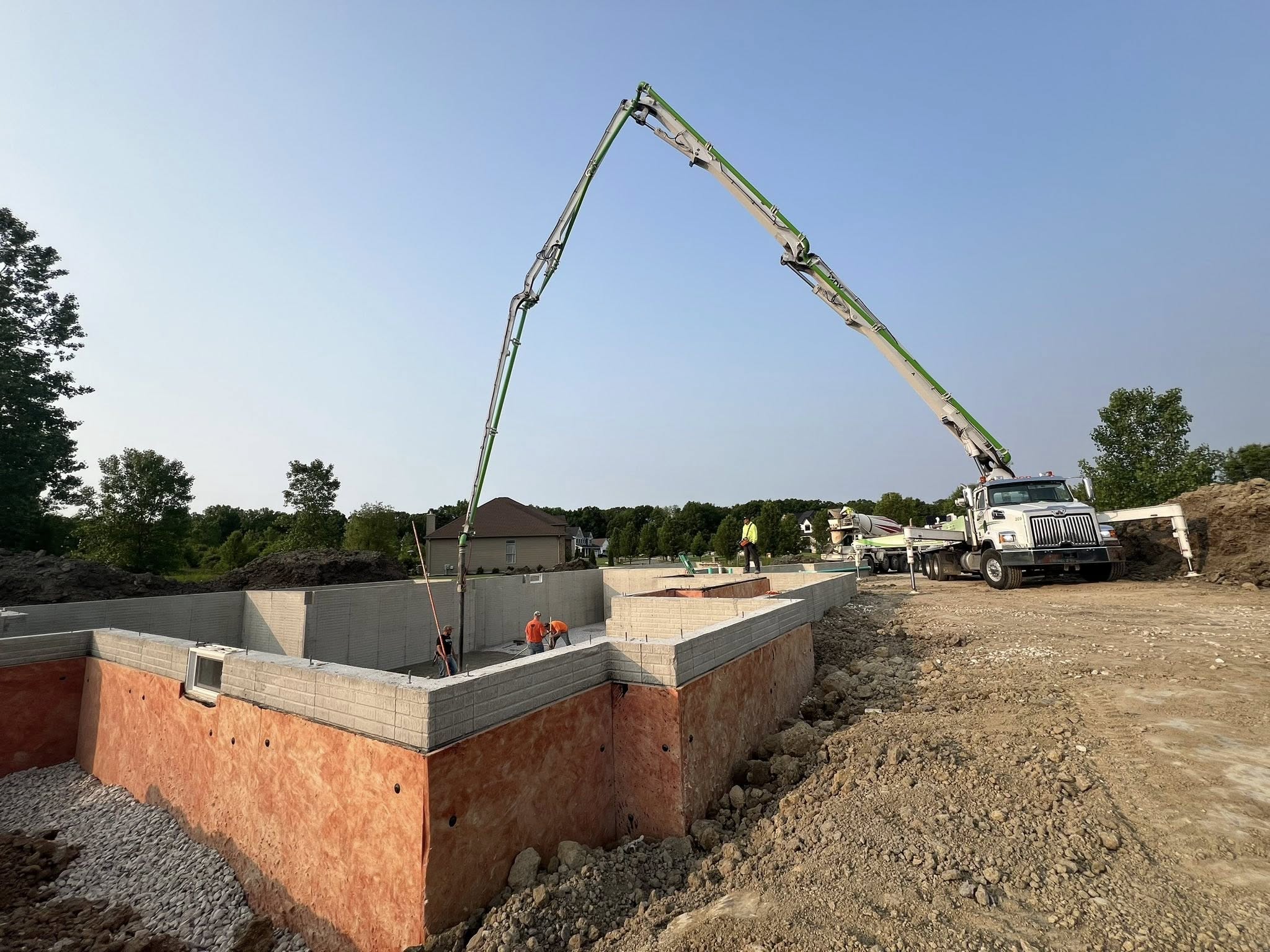 Foundation with crane