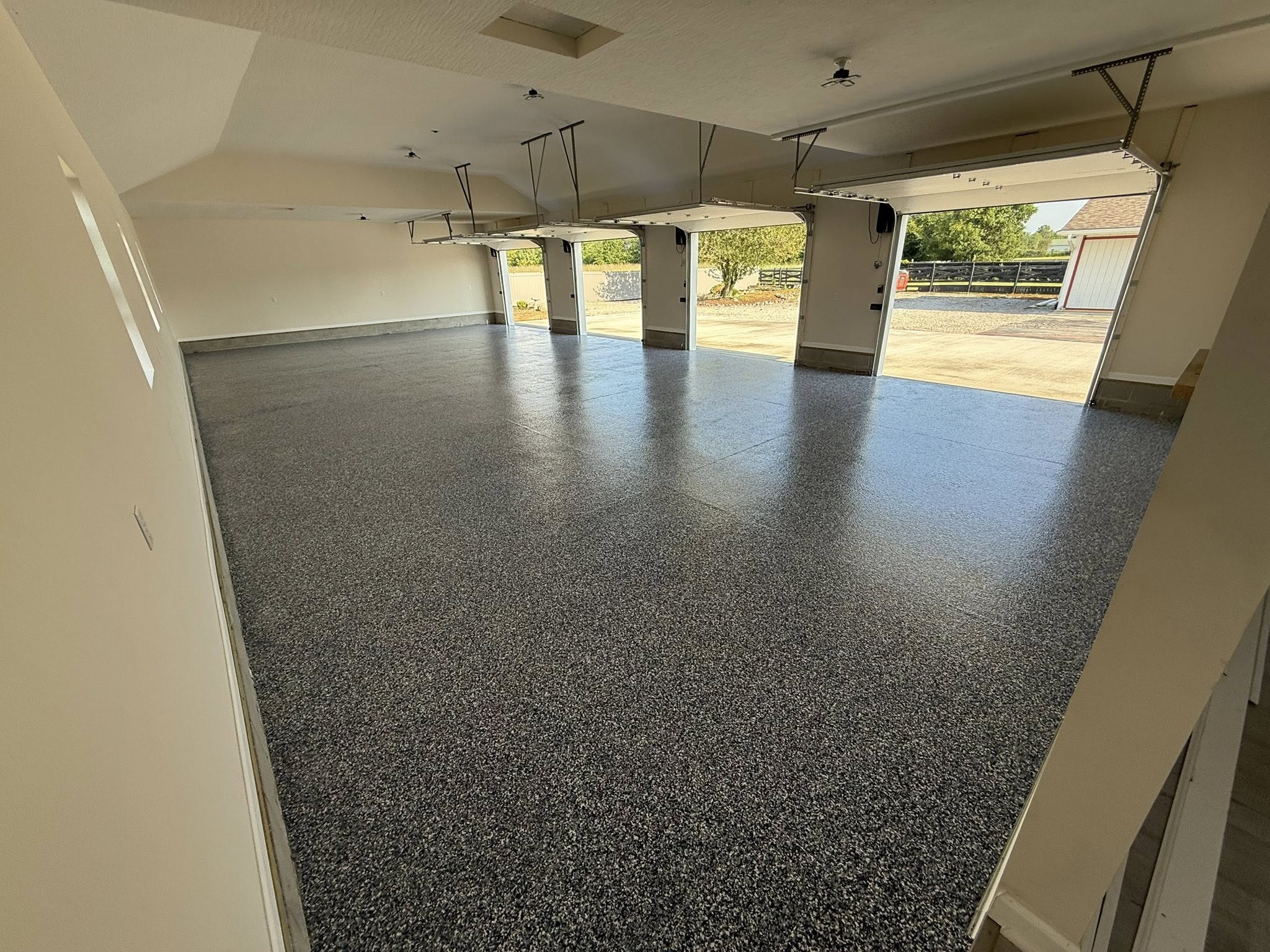 Epoxy flake floor
